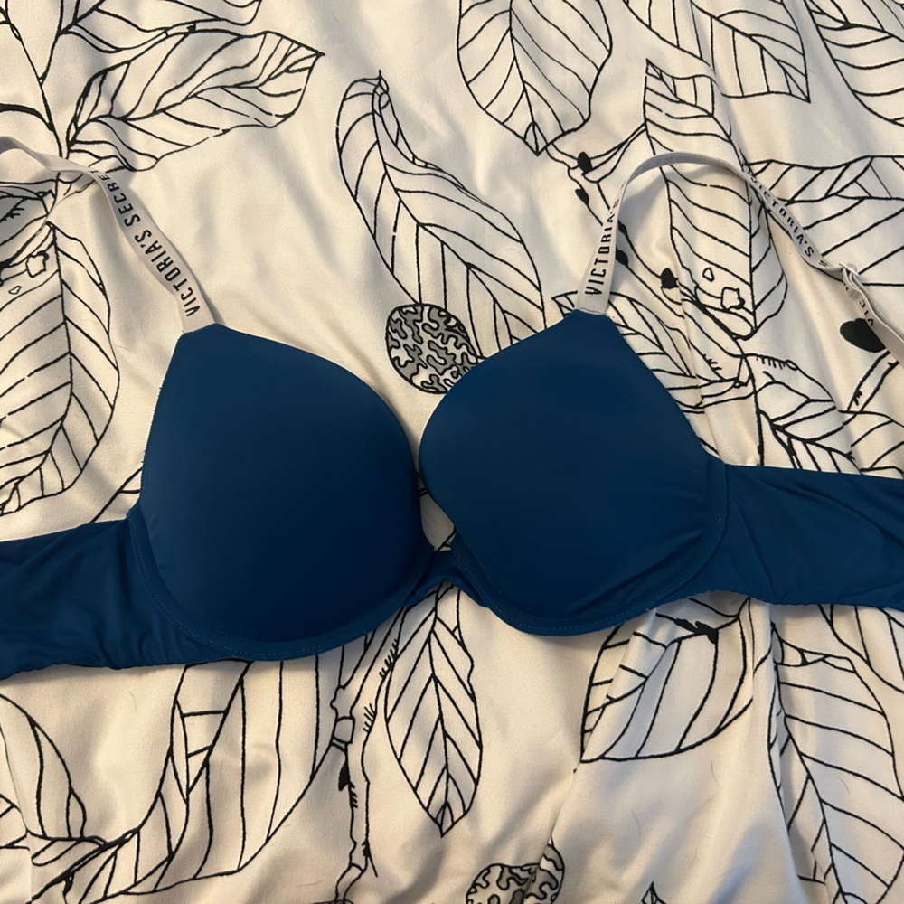 Victoria’s Secret Demi T-Shirt Bra – Size 32D